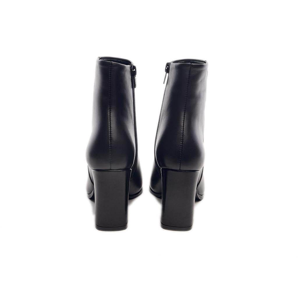 Classic Genuine Leather Zippered Heeled Women's Boots